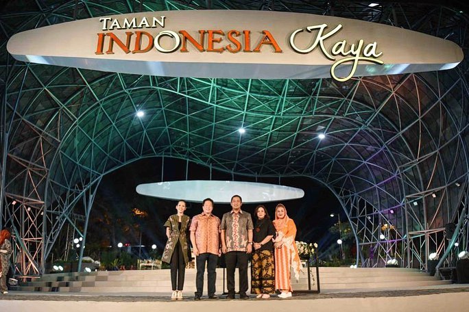 1. Air Mancur Menari, 2. Peresmian Taman, 3. Dulunya taman ini adalah taman KB, 4. Luas 5.000 meter persegi, 5. Siap dinikmati masyarakat umum, 6. Dekat Dengan Kawasan Simpang Lima, 7. Dekat Dengan GOR Tri Lomba Juang, 8. Taman yang memberikan warna baru di Kota Semarang, 9. Terletak di pusat kota, 10. Banyak unsur budaya