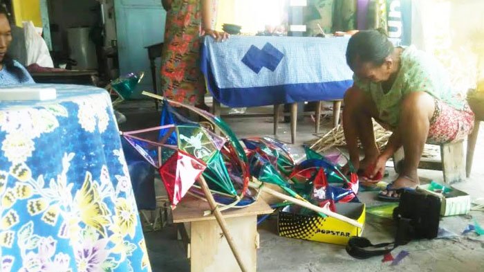 1. Poci Tanah Liat, 2. Kaos Galgil, 3. Keramik, 4. Kerajinan Eceng Gondok, 5. Kerajinan Relief Kuningan, 6. Kerajinan Bordir, 7. Teng-tengan, 8. Kerajinan Kayu Antik, 9. Mug Tanah Liat, 10. Kerajinan Ukiran