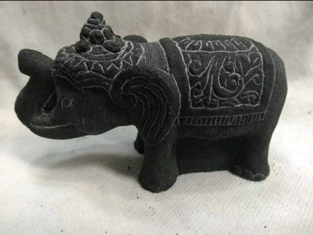 1. Gantungan Kunci, 3. Porselen Benjarong, 4. Lingerie Disaya, 5. Miniatur Patung Gajah, 6. Peluit Burung Dua Suara, 7. Celana Muay Thai, 8. Miniatur Tuk-tuk, 10. Cangkir Baja