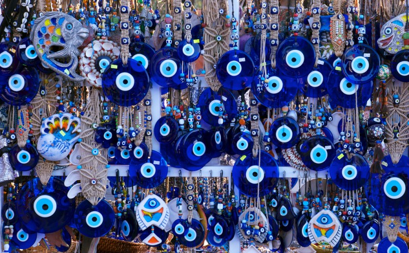 1. Nazar Bonjuk Atau Turkish Blue Eyes, 2. Pashmina, 3. Minyak Zaitun, 4. Fez Peci Topi Warna Merah Turkey, 5. Kaos Turki, 6. Pernak-pernik, 7. Keramik Unik Khas Turki, 8. Lampu Hias, 9. Jaket Kulit, 10. Tas Khas Turki