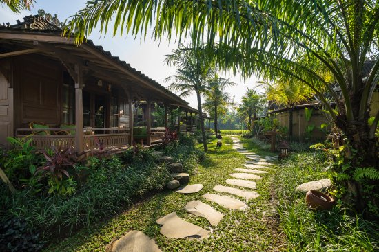 1. Amora Ubud, 2. Adiwarna Arya, 3. Mandana Ubud, 4. Ulun Ubud, 5. Natya Ubud, 6. Pajar Ubud, 7. Kupu Kupu Barong, 8. Bije Suites, 9. Temuku Villas, 10. Komaneka at Tanggayuda, 11. Dwaraka the Royal, 12. The Payogan, 13. Jati Cottage, 14. Kamandalu Ubud, 15. Villa Kayu Lama