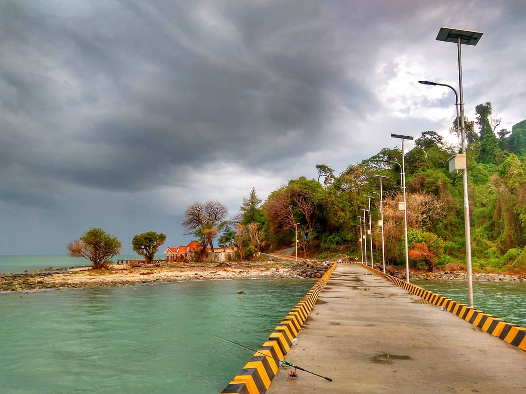1. Pantai Bandengan, 2. Kepulauan Karimunjawa, 3. Akar Seribu Plajan, 4. Pantai Kartini, 5. Museum R.A Kartini , 6. Pulau Panjang, 7. Benteng Portugis, 8. Air Terjun Songgolangit, 9. Pantai Teluk Awur, 10. Pantai Pungkruk, 11. Pulau Mandalika, 12. Pantai Ombak Mati, 13. Pantai Gua Manik, 14. Goa Tritip, 15. Danau Blingoh, 16. Pertapaan Ratu Kalinyamat, 17. Masjid Mantingan, 18. Air Terjun Jurang Nganten, 19. Candi Bubrah, 20. Tiara Park Waterboom, 21. Jepara Ocean Park, 22. Gunung Genuk, 23. Gunung Muria, 24. Hutan Wisata Wono Sreni Indah, 25. Hutan Pinus Setro Batealit