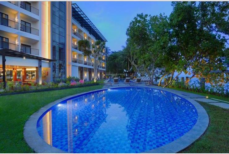 1. Padmadewi Anyer Villa &amp; Hotel, 2. Hawaii Resort Family Suites, 3. Aston Anyer Beach Hotel, 4. Marbella Hotel, Convention &amp; Spa, 5. The Royale Krakatau, 6. Amaris Hotel Cilegon, 7. Hotel Mambruk Anyer, 8. Allisa Resort Hotel, 9. Anyer Cottage Hotel Beach Resort, 10. Salsa Beach Hotel Anyer, 11. Nuansa Bali Hotel Anyer, 12. Kampoeng Poci Hotel, 13. Resort Prima Anyer, 14. The Acacia Hotel Anyer, 15. Patria Jasa Anyer Beach