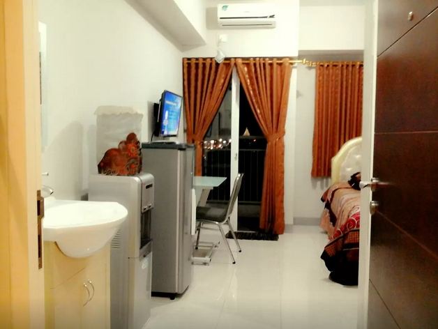 2. The Priangan, 3. Taman Melati, 4. Margonda Residence III, 5. Margonda Residence 2, 6. Hotel Santika, 7. Cinere Inn, 8. Sifaana Hotel, 9. Comfortable Room, 10. Favehotel Margonda, 11. Savero, 12. Sawangan Golf Hotel, 13. Kosan Haji Asep, 14. Hotel Genggong Villa, 15. Hotel Mutiara Kelapa Dua, 16. Margonda Residence II, 17. Wisma Purimas