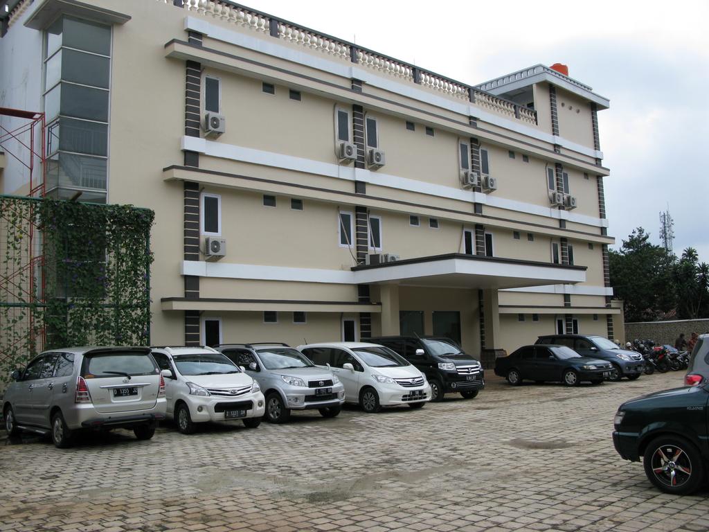 2. The Priangan, 3. Taman Melati, 4. Margonda Residence III, 5. Margonda Residence 2, 6. Hotel Santika, 7. Cinere Inn, 8. Sifaana Hotel, 9. Comfortable Room, 10. Favehotel Margonda, 11. Savero, 12. Sawangan Golf Hotel, 13. Kosan Haji Asep, 14. Hotel Genggong Villa, 15. Hotel Mutiara Kelapa Dua, 16. Margonda Residence II, 17. Wisma Purimas