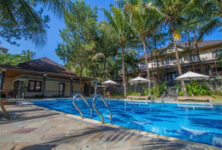 1. Plataran Borobudur, 2. Amanjiwo Resort, 3. Sevilla Resort, 4. Villa Borobudur Resort, 5. Villa Grand Artos