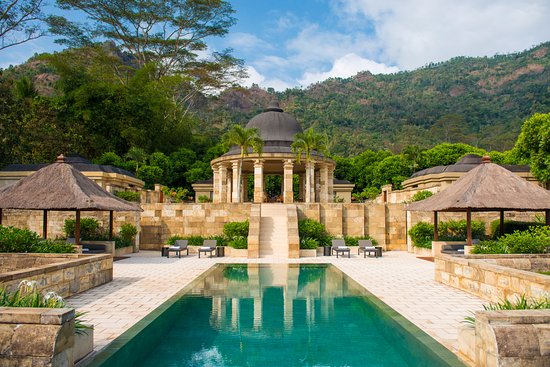 1. Plataran Borobudur, 2. Amanjiwo Resort, 3. Sevilla Resort, 4. Villa Borobudur Resort, 5. Villa Grand Artos