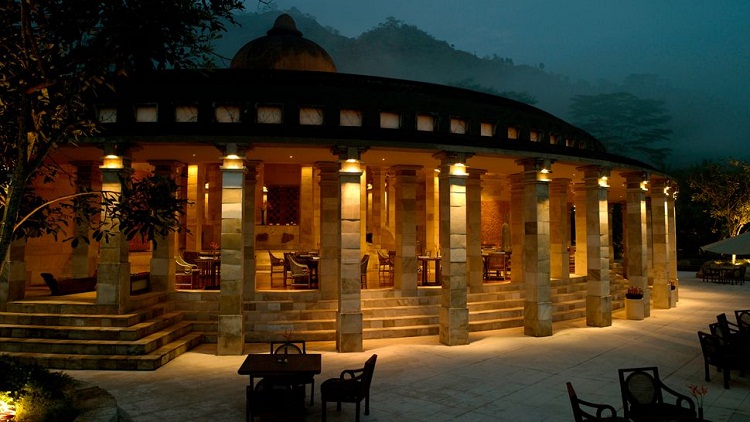 1. Plataran Borobudur, 2. Amanjiwo Resort, 3. Sevilla Resort, 4. Villa Borobudur Resort, 5. Villa Grand Artos