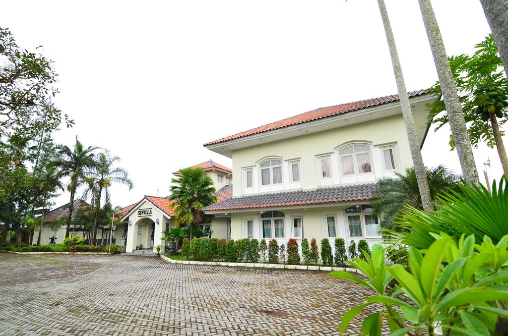 1. Plataran Borobudur, 2. Amanjiwo Resort, 3. Sevilla Resort, 4. Villa Borobudur Resort, 5. Villa Grand Artos