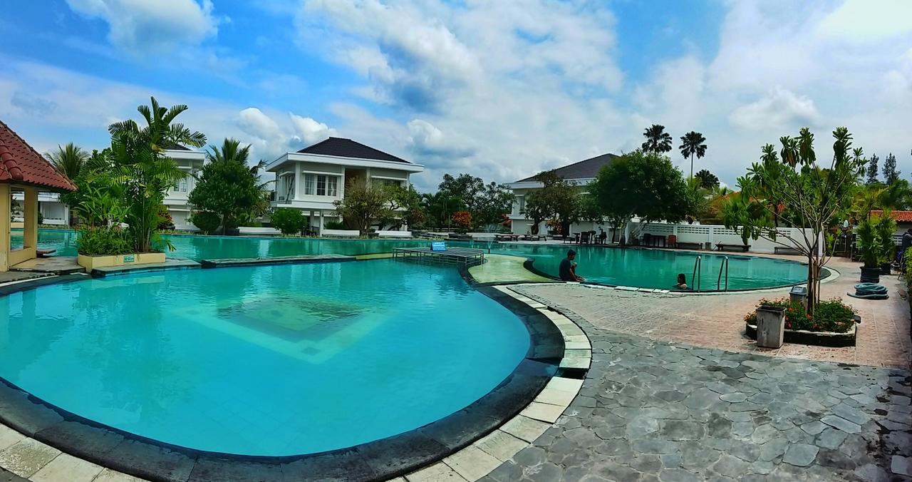 1. Plataran Borobudur, 2. Amanjiwo Resort, 3. Sevilla Resort, 4. Villa Borobudur Resort, 5. Villa Grand Artos
