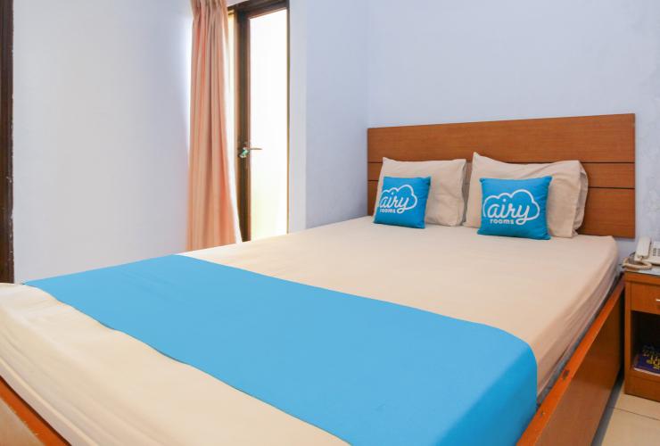 1. Red Doorz Premium Near Nippah Mall, 2. Hotel Tanjung, 3. Airy Eco Karebosi Jampea 2 Makassar, 4. Harmoni Inn Pelabuhan Makassar, 5. Airy Wajo Buru 23 Makassar, 6. New Legend Hotel, 7. Hotel Beril Nur, 8. D’Holiday Hotel, 9. Hotel Sanrina Makassar, 10. M Boutique Hotel, 11. Hotel Jolin, 12. Yasmin Hotel Makassar, 13. D’Bugis Ocean Hotel, 14. Allson City Hotel, 15. Airy Ujung Pandang Sungai Poso Makassar
