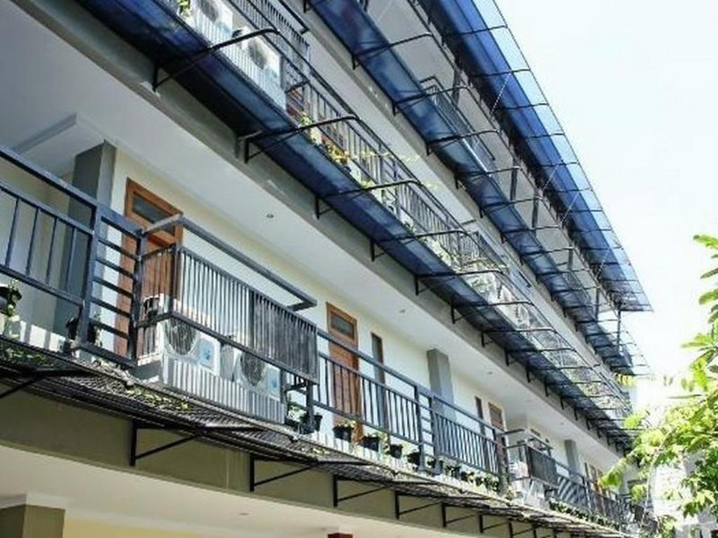 1. Kanaka Giana, 2. Wisma Jampea, 3. Makassar Guest House, 4. Valentino Boutique, 5. Wisma Banda, 6. Beril Nur Hotel, 7. Rumah Landee Homestay, 8. Jaya Homestay, 9. Airy Rooms, 10. BTP Homestay, 11. Salshabila House, 12. Wisma Tamalanrea UNHAS, 13. Favehotel, 14. Wisma Sentosa, 15. Buddies Homestay