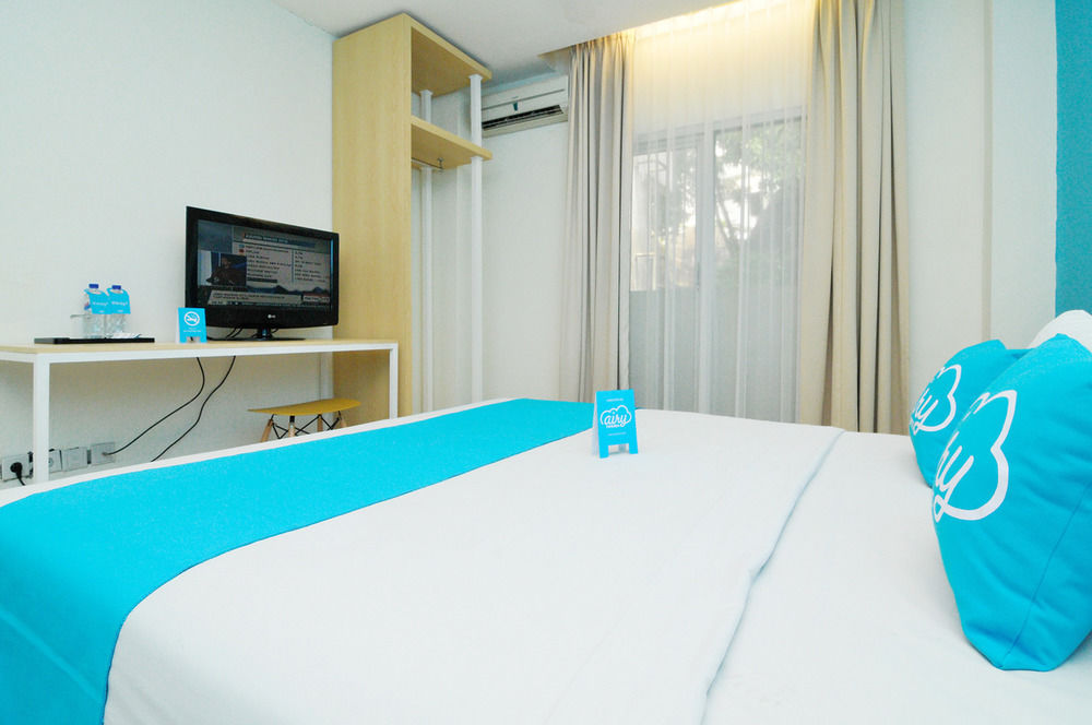 1. Manado Grace Inn, 2. Airy Wenang Sutomo 4, 3. Genio Hotel, 4. Maleosan Inn, 5. Hotel Miracle, 6. Hotel Sahid Kawanua, 7. Hotel Sahid, 8. Avon’s Residence, 9. JLE’s Hotel, 10. Tepi Pantai, 11. Prince Boulevard, 12. Leos Hotel, 13. Hotel Formosa, 14. Quint, 15. Plaza Hotel