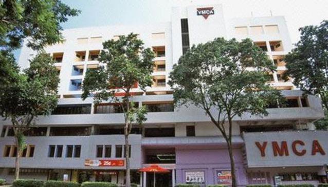 1. Coziee Lodge, 2. Mori Hostel, 3. Summer Tavern, 4. YMCA International, 5. Attic Airways, 6. Zen Rooms Jinshan, 7. Apartemen Lucky Plaza, 8. York Hotel, 9. Hotel 81 Selegie, 10. Moni Gallery, 11. Traveller @SG, 12. The Mitraa Hostel, 13. Prince OF Wales, 14. Backpacker’s Inn, 15. Society Backpacker Hotel