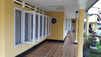 1. Wisma Mutiara, 2. Wisma Bhakti, 3. Wisma Puri Wedari, 4. Wisma Kemala, 5. Wisma Andalas, 6. Yani Homestay, 7. Padang Homestay, 8. Maharani, 9. Hotel Flaminggo, 10. Wisma Esra, 11. Wisma Puri Kartika, 12. Lorent Homestay, 13. Hotel Prima, 14. Ruqita Homestay, 15. Musa Enda Homestay