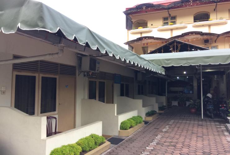 1. Wisma Mutiara, 2. Wisma Bhakti, 3. Wisma Puri Wedari, 4. Wisma Kemala, 5. Wisma Andalas, 6. Yani Homestay, 7. Padang Homestay, 8. Maharani, 9. Hotel Flaminggo, 10. Wisma Esra, 11. Wisma Puri Kartika, 12. Lorent Homestay, 13. Hotel Prima, 14. Ruqita Homestay, 15. Musa Enda Homestay