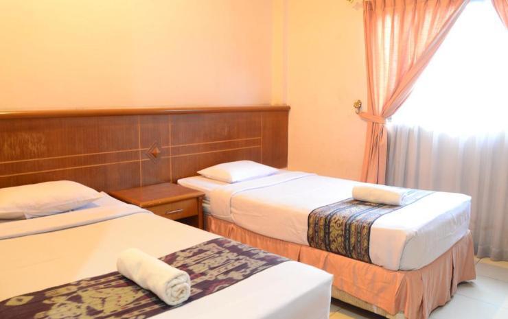 1. Holiday Hotel, 2. RedDoorz Plus near Living World Pekanbaru, 3. RedDoorz Plus near Pekanbaru Mall, 4. RedDoorz Plus @ Jalan Dr Sutomo Pekanbaru, 5. RedDoorz Plus near Pasar Wisata Pekanbaru, 6. Sabrina Hotel Sisingamangaraja, 7. Sabrina 45 Hotel, 8. Airy Wonorejo Tuanku Tambusai Komplek Paninsula C3 Pekanbaru, 9. Marcopolo Homestay Pekanbaru, 10. Airy Kota Tinggi Gatot Subroto 2 Pekanbaru, 11. Sabrina Peninsula Hotel, 12. Airy Syariah Suka Mulia Sarwo Edhie Pekanbaru, 13. Airy Wonorejo Ruko Lancang Kuning Nangka Pekanbaru, 14. Airy Sumahilang Sisingamangaraja 10 Pekanbaru, 15. Trenz Hotel