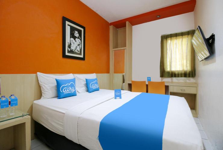 1. Holiday Hotel, 2. RedDoorz Plus near Living World Pekanbaru, 3. RedDoorz Plus near Pekanbaru Mall, 4. RedDoorz Plus @ Jalan Dr Sutomo Pekanbaru, 5. RedDoorz Plus near Pasar Wisata Pekanbaru, 6. Sabrina Hotel Sisingamangaraja, 7. Sabrina 45 Hotel, 8. Airy Wonorejo Tuanku Tambusai Komplek Paninsula C3 Pekanbaru, 9. Marcopolo Homestay Pekanbaru, 10. Airy Kota Tinggi Gatot Subroto 2 Pekanbaru, 11. Sabrina Peninsula Hotel, 12. Airy Syariah Suka Mulia Sarwo Edhie Pekanbaru, 13. Airy Wonorejo Ruko Lancang Kuning Nangka Pekanbaru, 14. Airy Sumahilang Sisingamangaraja 10 Pekanbaru, 15. Trenz Hotel