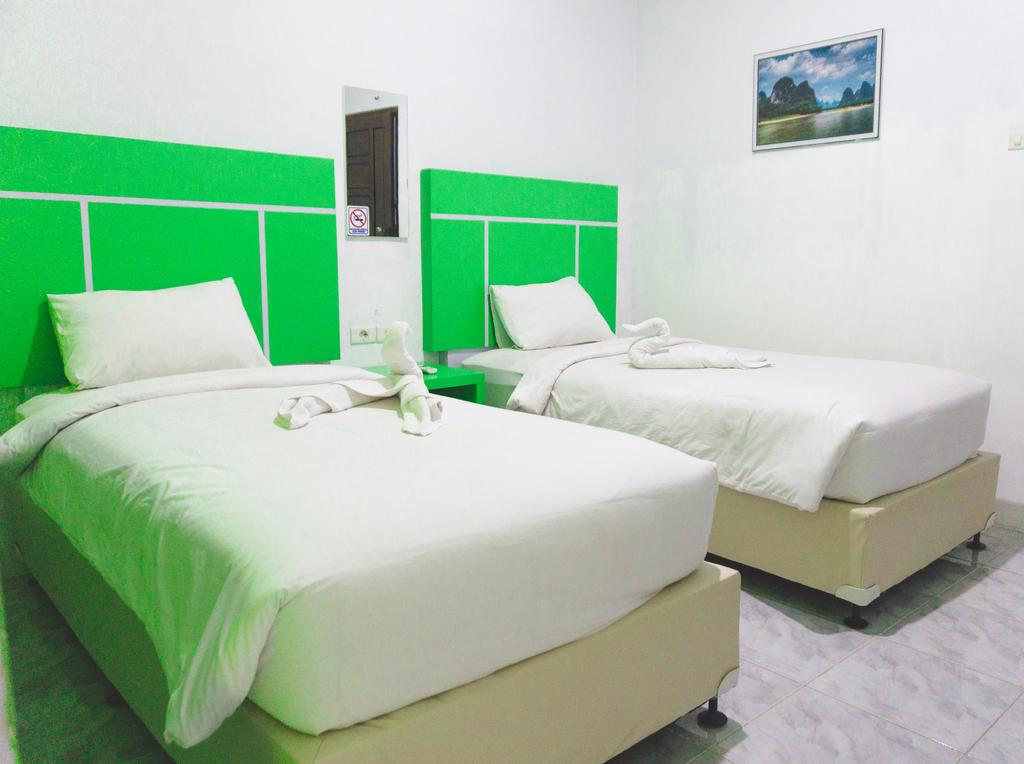 1. Holiday Hotel, 2. RedDoorz Plus near Living World Pekanbaru, 3. RedDoorz Plus near Pekanbaru Mall, 4. RedDoorz Plus @ Jalan Dr Sutomo Pekanbaru, 5. RedDoorz Plus near Pasar Wisata Pekanbaru, 6. Sabrina Hotel Sisingamangaraja, 7. Sabrina 45 Hotel, 8. Airy Wonorejo Tuanku Tambusai Komplek Paninsula C3 Pekanbaru, 9. Marcopolo Homestay Pekanbaru, 10. Airy Kota Tinggi Gatot Subroto 2 Pekanbaru, 11. Sabrina Peninsula Hotel, 12. Airy Syariah Suka Mulia Sarwo Edhie Pekanbaru, 13. Airy Wonorejo Ruko Lancang Kuning Nangka Pekanbaru, 14. Airy Sumahilang Sisingamangaraja 10 Pekanbaru, 15. Trenz Hotel