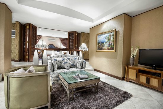 1. Mom’s Villa, 2. Cozy Rancamaya, 3. Villa Amadin, 4. R Hotel & Villa