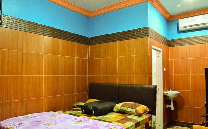 1. Kost CMC, 2. RedDoorz Taman Menteng, 3. Siti Hotel, 4. Ayodhya Residence, 5. Mandala Hotel, 6. Wisma Dahlia, 7. Wisma Melati, 8. Tirta Mansion Lippo Karawaci, 9. Airy Eco Cipondoh, 10. Winter Residence, 11. Istana Nelayan, 12. Hotel Transit FM3, 13. Poris 88, 14. Kost Ibu Emah, 15. Tanjung Pasir Resort