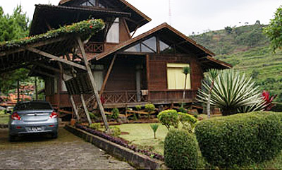 1. The Green Forest, 2. Mercure Bandung, 3. Kastuba, 4. Dulang Resort, 5. Bukit Cikahuripan, 6. Sangria, 7. The Valley, 8. Sapu Lidi, 9. Villa Air Natural, 10. Cikole Jayagiri, 11. Argapuri, 12. Tea Garden, 13. Ciater Highland, 14. Shinta Corner Ranch, 15. Trizara