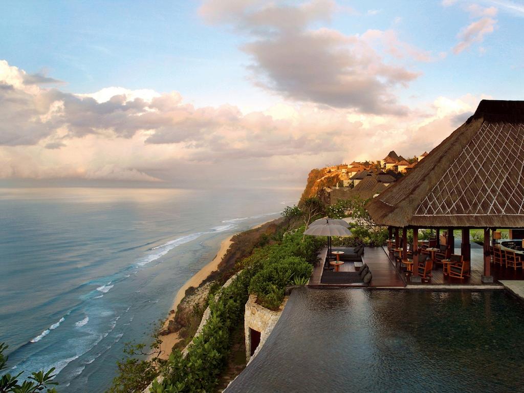 1. Ayana Resort And Spa, 2. The Seminyak Beach Resort&Spa, 3. Ayodya, 4. Holiday Inn Family, 5. Bulgari, 6. The Camakila Legian, 7. Conrad, 8. Four Season At Jimbaran Bay, 9. Villa &Resort Ibu Rama, 10. Ubud Sari Health Retreat, 11. Sang Giri Mountain Glamping, 12. Plago Holiday, 13. Grand Hyatt, 14. The Jayakarta, 15. Intercontinental