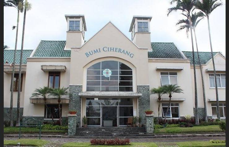 1. Arwana Safari, 2. Grand Prioritas, 3. Hotel Arjuna, 4. Laguna Resort, 5. Rumah Pohon, 6. Pall Inn, 7. The Rizen, 8. Evergreen Hotel, 9. Bumi Ciherang, 10. Zest Hotel