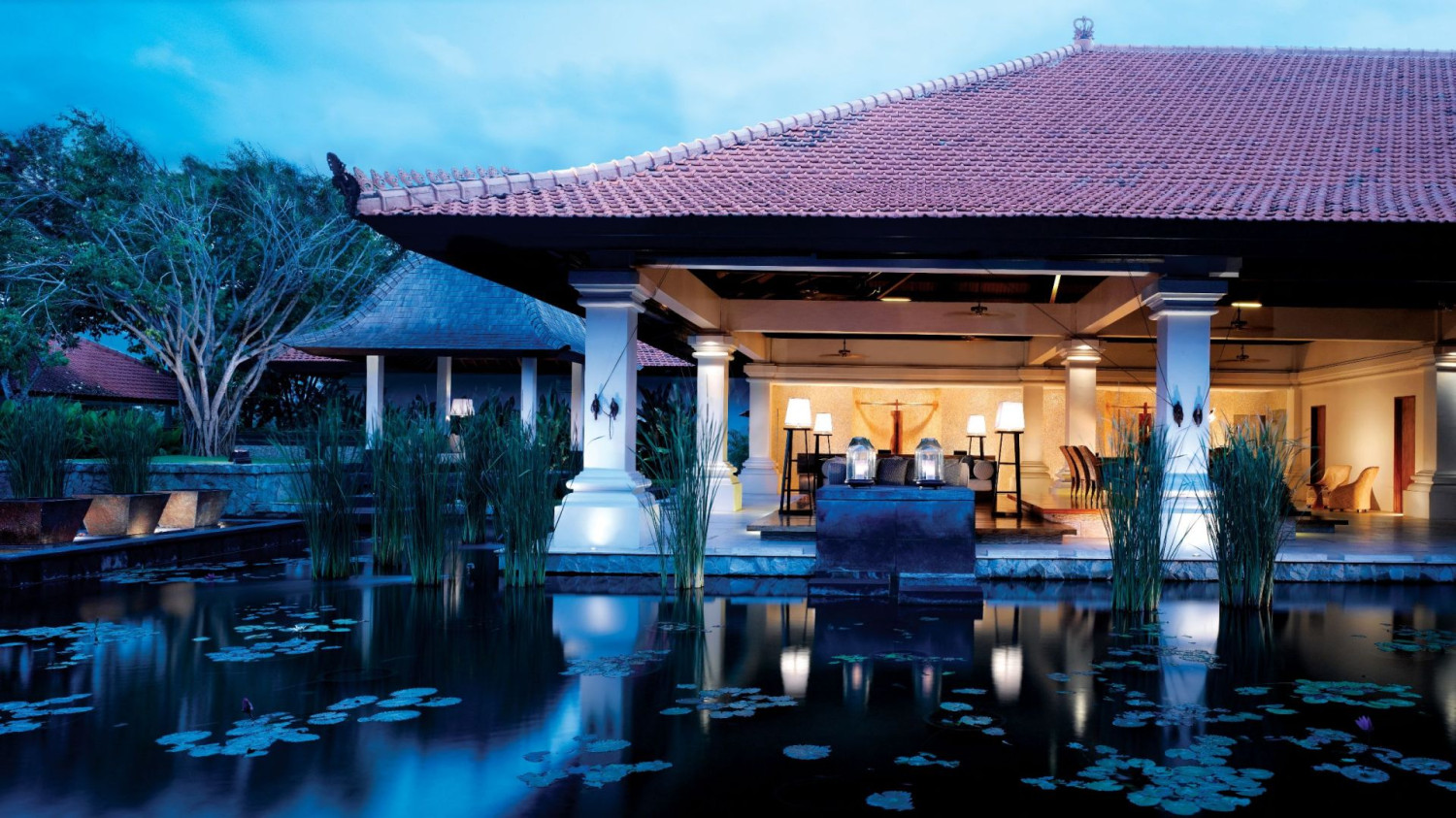 1. Ayana Resort And Spa, 2. The Seminyak Beach Resort&Spa, 3. Ayodya, 4. Holiday Inn Family, 5. Bulgari, 6. The Camakila Legian, 7. Conrad, 8. Four Season At Jimbaran Bay, 9. Villa &Resort Ibu Rama, 10. Ubud Sari Health Retreat, 11. Sang Giri Mountain Glamping, 12. Plago Holiday, 13. Grand Hyatt, 14. The Jayakarta, 15. Intercontinental