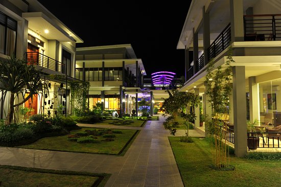 1. Kalyana, 2. Queen Of The South Beach, 3. Sambi Resort, 4. Innesya, 5. The Westlake, 6. Plataran Borobudur, 7. MesaStila Resort And Spa, 8. Rajaklana Resort, 9. Abhagaya Giri, 10. Front One, 11. Khayangan, 12. Java Village, 13. Griya Persada, 14. Hyatt Regency, 15. Alam Jogja Resort