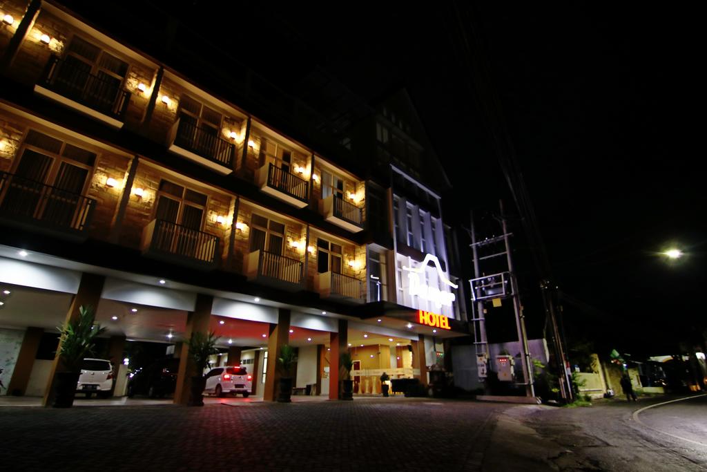 1. Hotel Camelia, 2. Raya Mandoroko, 3. Ning Ed-Hotel, 4. Omah Kawi Syariah, 5. Helios Hotel, 6. The Himana, 7. Kapal Garden, 8. Mirabell Hotel, 9. Riche Heritage, 10. Hotel Sahid Montana, 11. Everyday Smart, 12. Armi Hotel, 13. Damar Hotel, 14. Kartika Graha, 15. The Grand Palace, 16. Solaris Hotel, 17. Hotel Pelangi, 18. Hotel Trio Indah 2, 19. Ollino Garden, 20. Regent’s Park