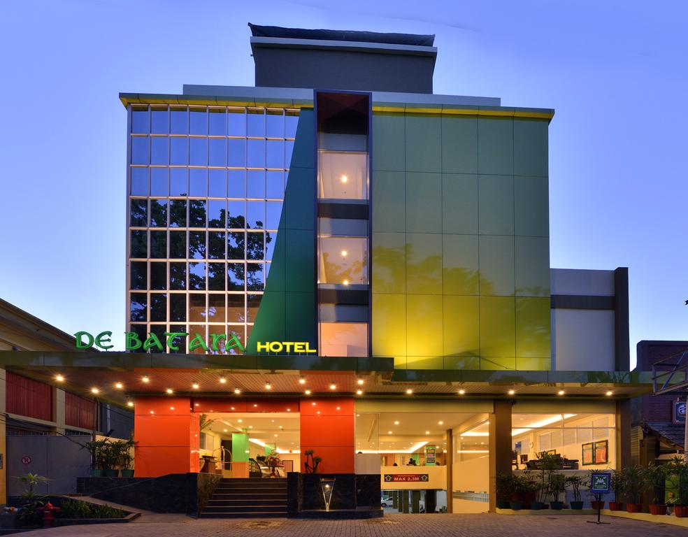 1. Grand Tjokro Bandung, 2. Favehotel Premier Cihampelas, 3. Amaris Hotel Cihampelas Bandung, 4. Green Batara Hotel, 5. Grandia Hotel Bandung, 6. Serela Cihampelas Hotel, 7. Aston Tropicana, 8. Hotel Promenade Bandung, 9. De Batara Hotel, 10. Nalendra Hotel Cihampelas, 11. Vio Cihampelas, 12. Hotel California Bandung, 13. Hotel Cihampelas 2, 14. Kembang Cihampelas Hotel, 15. The Regia