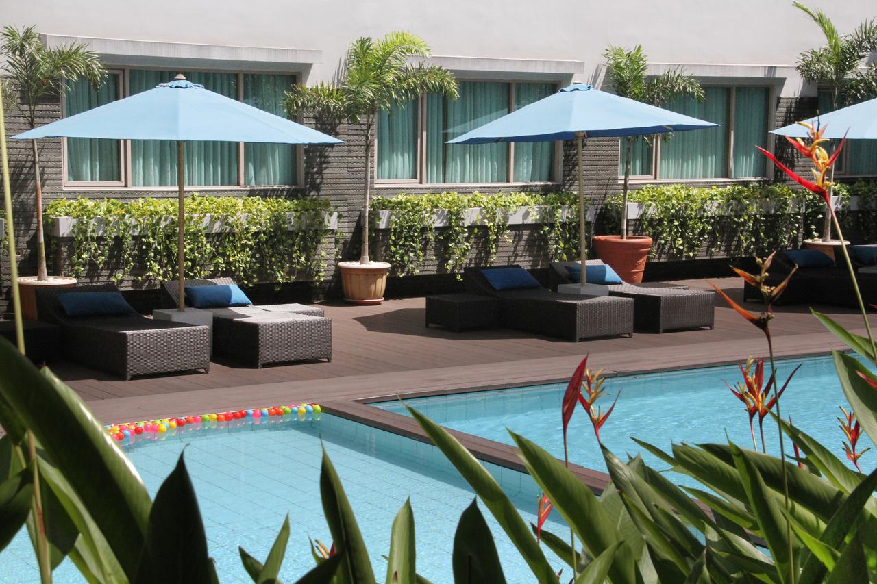1. Grand Tjokro Bandung, 2. Favehotel Premier Cihampelas, 3. Amaris Hotel Cihampelas Bandung, 4. Green Batara Hotel, 5. Grandia Hotel Bandung, 6. Serela Cihampelas Hotel, 7. Aston Tropicana, 8. Hotel Promenade Bandung, 9. De Batara Hotel, 10. Nalendra Hotel Cihampelas, 11. Vio Cihampelas, 12. Hotel California Bandung, 13. Hotel Cihampelas 2, 14. Kembang Cihampelas Hotel, 15. The Regia
