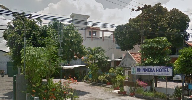 1. @HOM Premiere GKB Gresik, 2. Grab Hotel Gresik, 3. Pesonna Hotel Gresik, 4. Azana Sapta Nawa Resort Gresik, 5. Hotel Bhinneka Gresik, 6. Hotel Putra Jaya, 7. Hotel Batik, 8. Hotel Bahagia