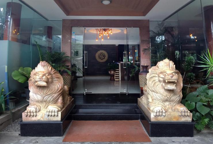 1. Hotel Camelia, 2. Raya Mandoroko, 3. Ning Ed-Hotel, 4. Omah Kawi Syariah, 5. Helios Hotel, 6. The Himana, 7. Kapal Garden, 8. Mirabell Hotel, 9. Riche Heritage, 10. Hotel Sahid Montana, 11. Everyday Smart, 12. Armi Hotel, 13. Damar Hotel, 14. Kartika Graha, 15. The Grand Palace, 16. Solaris Hotel, 17. Hotel Pelangi, 18. Hotel Trio Indah 2, 19. Ollino Garden, 20. Regent’s Park