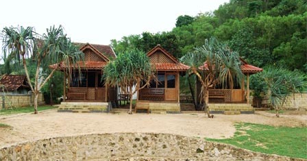 1. Joglo Watu Kelir, 2. Walet Guest House, 3. Griya Kusuma, 4. Griya Pesisir, 5. Rock Garden, 6. Putra Darma, 7. Bukit Seribu, 8. Cemara Udang, 9. Omah Sundak, 10. Kukup Beach Nature Inn