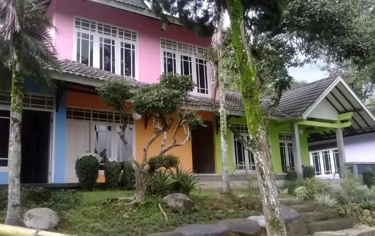 1. Arwana Safari, 2. Grand Prioritas, 3. Hotel Arjuna, 4. Laguna Resort, 5. Rumah Pohon, 6. Pall Inn, 7. The Rizen, 8. Evergreen Hotel, 9. Bumi Ciherang, 10. Zest Hotel