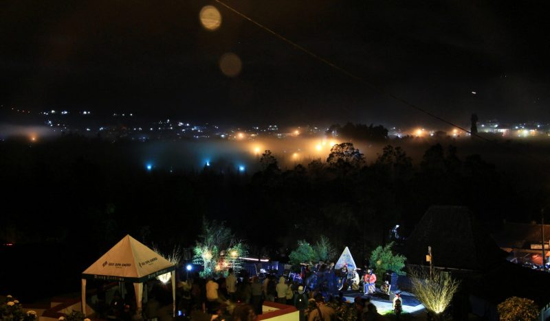 1. Pesta Kembang Api, 2. Sunrise Perdana, 3. Gunung Prau, 4. Paket Liburan