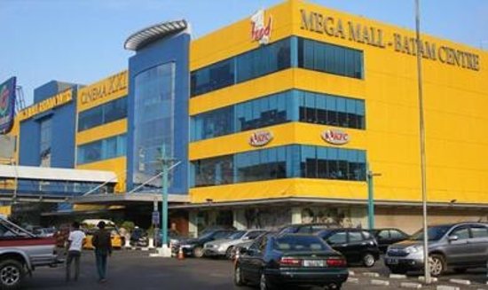 1. Mall Top 100, 2. Pasar Aviari, 3. Panbil Mall, 4. Nagoya Hill, 5. Batam City Square, 6. Lucky Plaza, 7. Harbour Bay Mall, 8. Mega Mall, 9. Diamond City Mall, 10. Pasar Pagi Jodoh