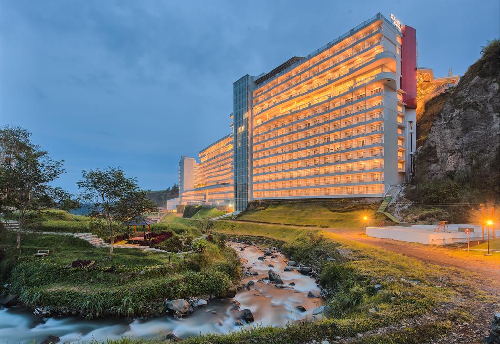 1. Sahid Eminence Hotel Convention & Resort, 2. Ayola Hoci Cipanas, 3. Shine BnB, 4. Palace Hotel Cipanas, 5. Grand Bydiel Hotel, 6. Sangga Buana Resort and Convention Hotel, 7. Bumi Ciherang Hotel, 8. Talita Hotel, 9. Bukit Raya Talita, 10. Mon Bel Hotel, 11. Signature Mandala Kencana Hotel, 12. Delaga Biru Convention Hotel, 13. Hotel Bukit Indah Puncak, 14. Alam Asri Hotel & Resort, 15. Tangko Inn Resort