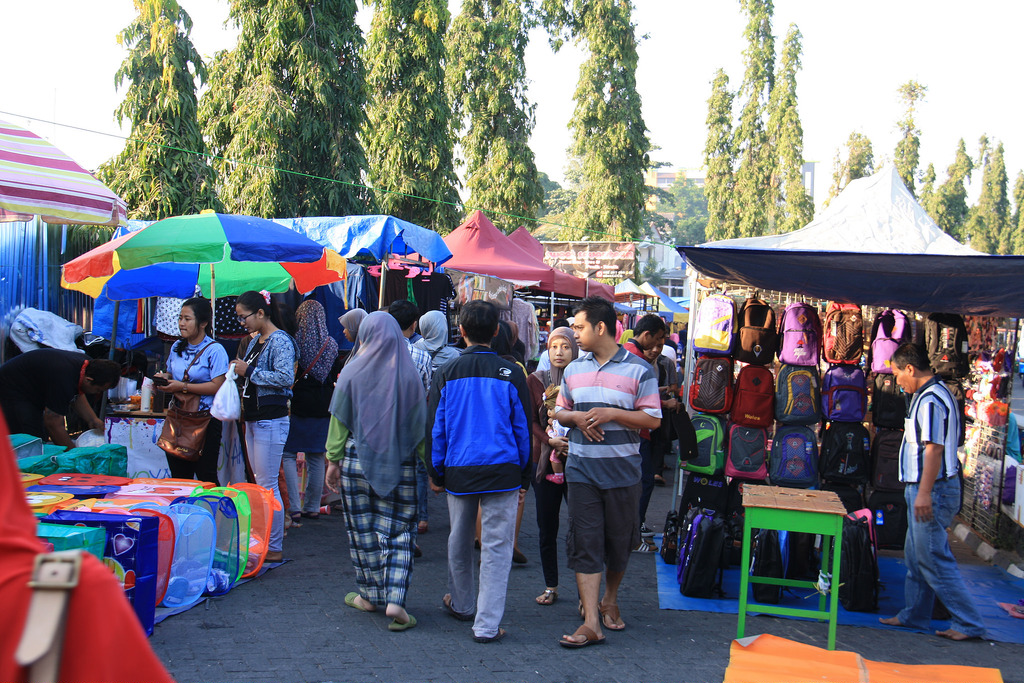 1. Jalan Malioboro, 2. Pasar Beringharjo, 3. Jolie Aksesoris, 4. Sunmor UGM, 5. Pasar Senthir, 6. Shopping “Toko Obral Buku”, 7. Pasar Klitikan, 8. Pasar Sekaten, 9. Sakola, 10. Raja Murah