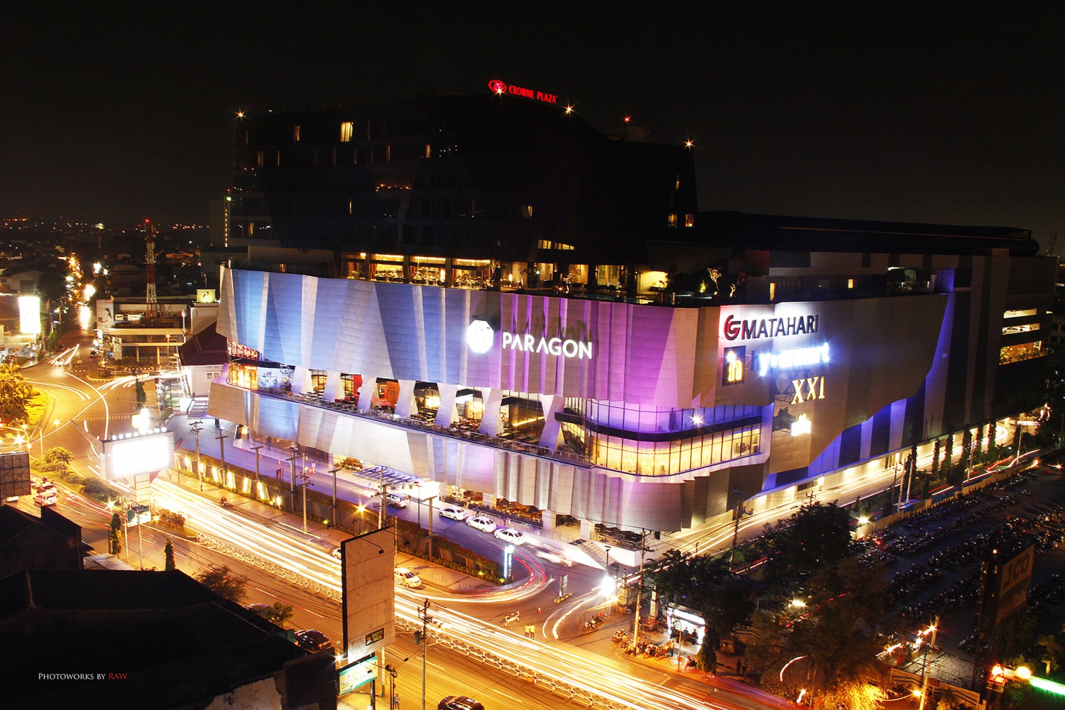 1. Paragon Mall Semarang, 2. Java Supermall Semarang, 3. Bandeng Juwana, 4. Batik Jayakarta, 5. Kampoeng Semarang, 6. Pusat Oleh-oleh Pandanaran, 7. Simpang Lima Semarang