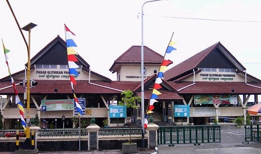 1. Jalan Malioboro, 2. Pasar Beringharjo, 3. Jolie Aksesoris, 4. Sunmor UGM, 5. Pasar Senthir, 6. Shopping “Toko Obral Buku”, 7. Pasar Klitikan, 8. Pasar Sekaten, 9. Sakola, 10. Raja Murah
