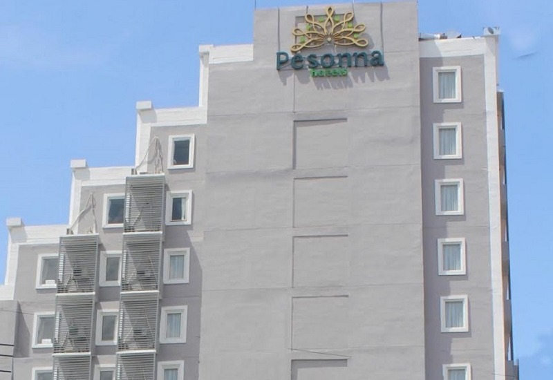 1. @HOM Premiere GKB Gresik, 2. Grab Hotel Gresik, 3. Pesonna Hotel Gresik, 4. Azana Sapta Nawa Resort Gresik, 5. Hotel Bhinneka Gresik, 6. Hotel Putra Jaya, 7. Hotel Batik, 8. Hotel Bahagia