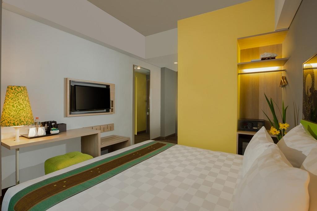 1. @HOM Premiere GKB Gresik, 2. Grab Hotel Gresik, 3. Pesonna Hotel Gresik, 4. Azana Sapta Nawa Resort Gresik, 5. Hotel Bhinneka Gresik, 6. Hotel Putra Jaya, 7. Hotel Batik, 8. Hotel Bahagia