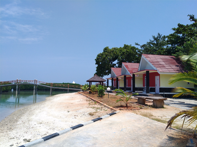 1. Seribu Resort, 2. H Island, 3. Pulau Bidadari Resort, 4. Pulau Putri Resort, 5. Pelangi Resort, 6. Pulau Royal Resort, 7. Ayer Island Resort, 8. Sepa Island Resort, 9. Seribu Island Resort, 10. Ody Dive Resort Pramuka Island