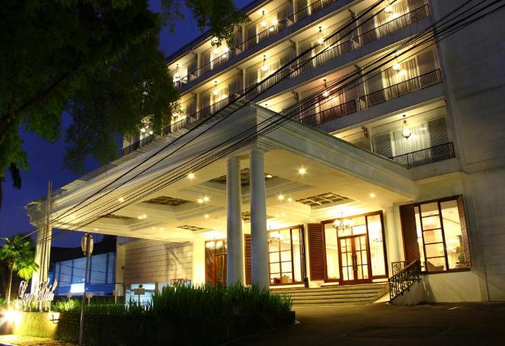 1. Favehotel Padjajaran, 2. Olympic Renotel, 3. Harris Sentul City, 4. Arch Hotel, 5. Padjadjaran Suites, 6. THE 1O1 Suryakancana, 7. Amaroossa Royal Hotel, 8. Amaris Hotel, 9. Ibis Styles, 10. Hotel Santika, 11. Zest Hotel, 12. Izi Hotel, 13. Novotel Golf Resort, 14. Sahira Butik, 15. Whiz Prime, 16. Hotel Permata, 17. Royal Hotel, 18. The Alana, 19. Bogor Valley, 20. Lorin Sentul