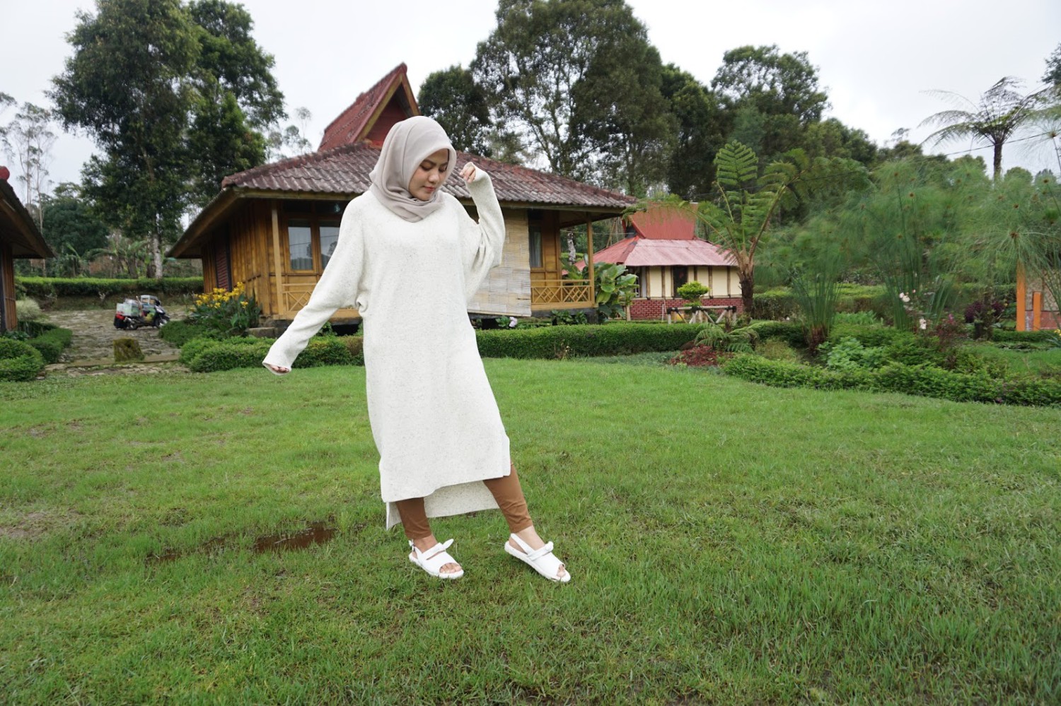 1. Ciwidey Hills Radhina, 2. Hotel Pesona, 3. Driam Riverside, 4. Patuha Resort, 5. Rancabali Tea, 6. Kampung Strawberry, 7. Nugraha, 8. Kampung Pa’Go, 9. Pondok Gembyang, 10. Villa Kampung Karuhun Sutan Raja, 11. Argapuri Resort, 12. Guest House Ciwalini, 13. Abang Hotel, 14. Pondok Winagung, 15. Pondok Stevia, 16. Rumah Kayu Kelapa Rancabali, 17. Emte Highland, 18. Saung Gawir, 19. Ciwidey Valley, 20. Albis Hotel