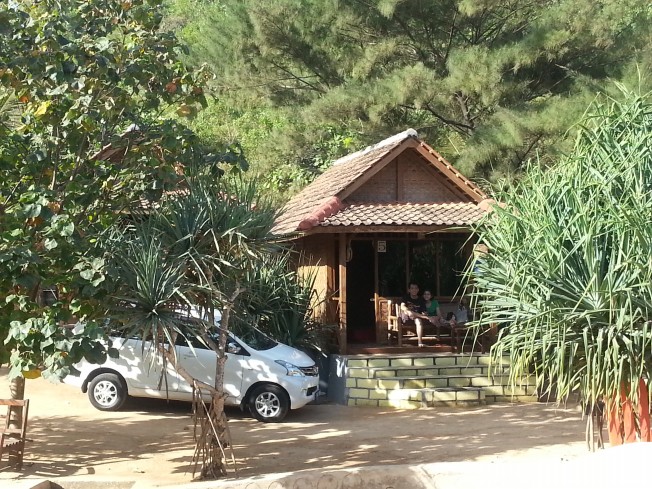 1. Joglo Watu Kelir, 2. Walet Guest House, 3. Griya Kusuma, 4. Griya Pesisir, 5. Rock Garden, 6. Putra Darma, 7. Bukit Seribu, 8. Cemara Udang, 9. Omah Sundak, 10. Kukup Beach Nature Inn