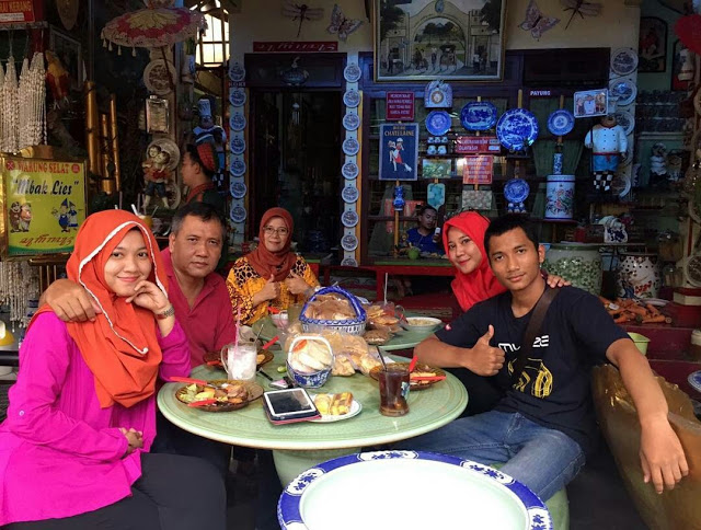 1. RM Timlo Solo, 2. Sate Kambing Asli , 3. Soto Triwindu, 4. Bakso Kadipolo, 5. Warung Selat , 6. Bakso Alex , 7. Warung Tengkleng , 8. Rocketz Live Coffee, 9. Owl Salad &amp; Bar, 10. Soga Restaurant 